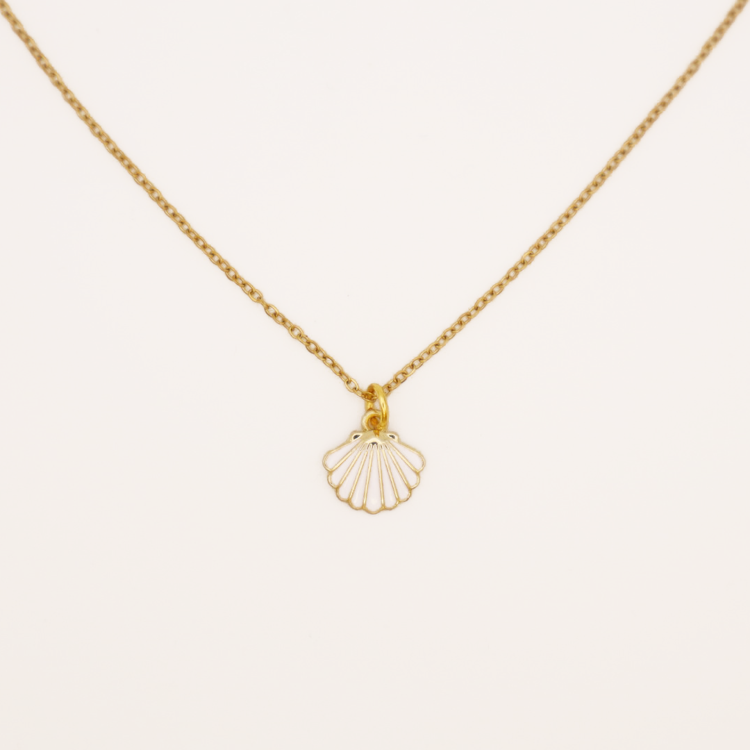 Small Seashell Necklace | 18k gold plated